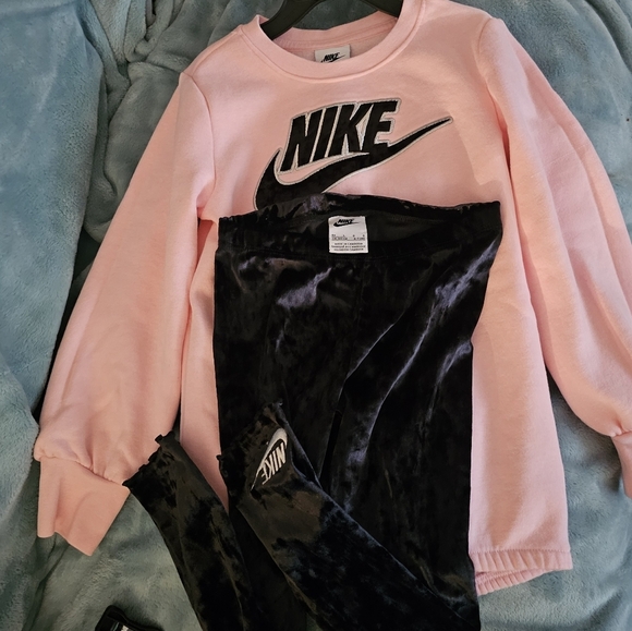 Nike Kids Pink Top and Black Leggings Set - Picture 4 of 7